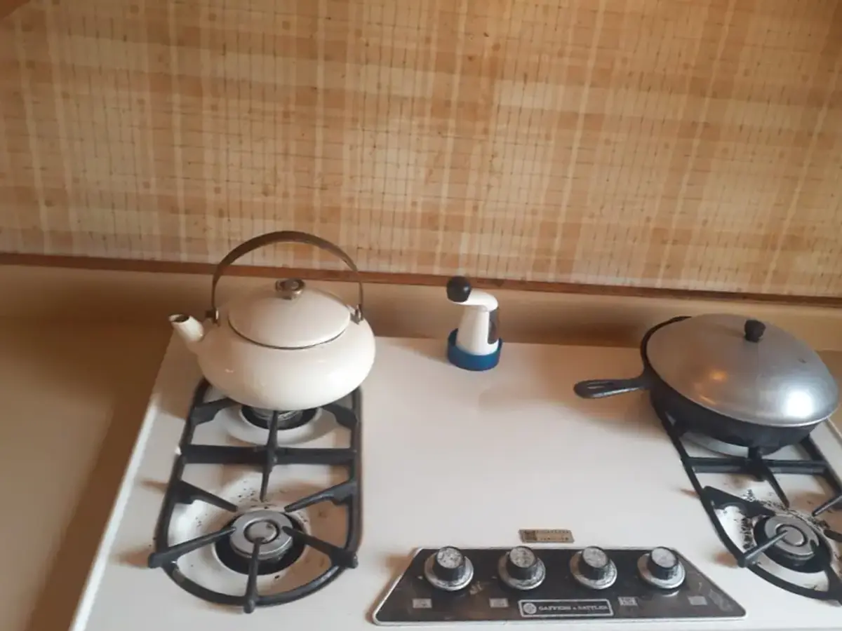 Gas stovetop in a Santa Ana kitchen after cleaning