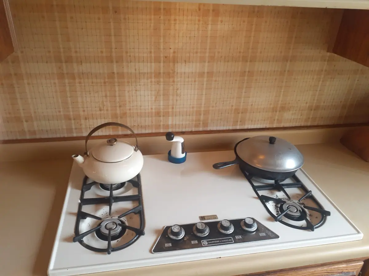 Gas stovetop and counter after being degreased